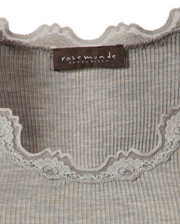 Rosemunde blonde top l/s, lightgrey - 5316-008. Køb på umame.dk